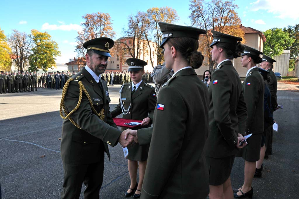 Právě si prohlížíte Úspěšní studenti jsou o hodnost výše