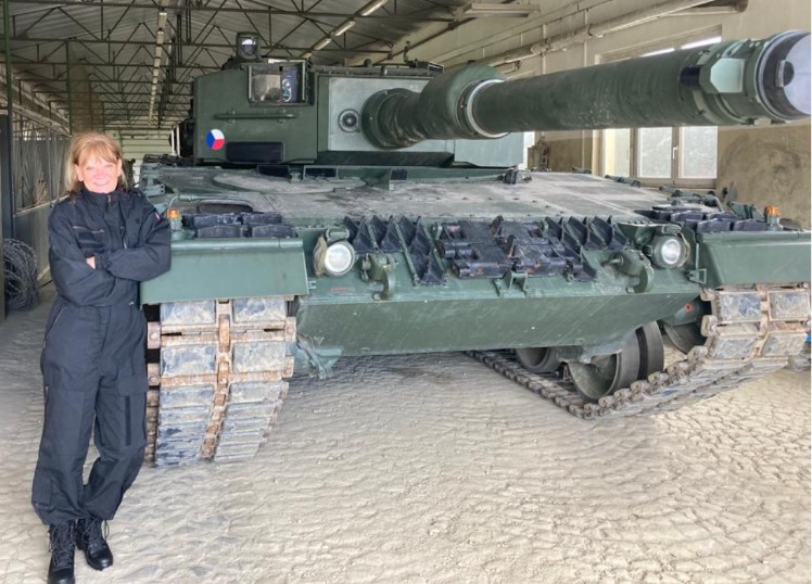 Tlumočení němčiny při zaškolování obsluhy tanků Leopard