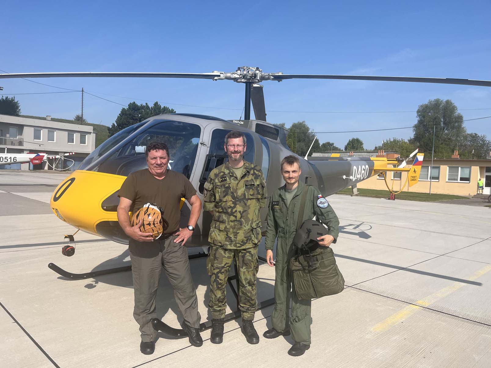 Přečtete si více ze článku Rektor-velitel navštívil studenty na letišti Pardubice