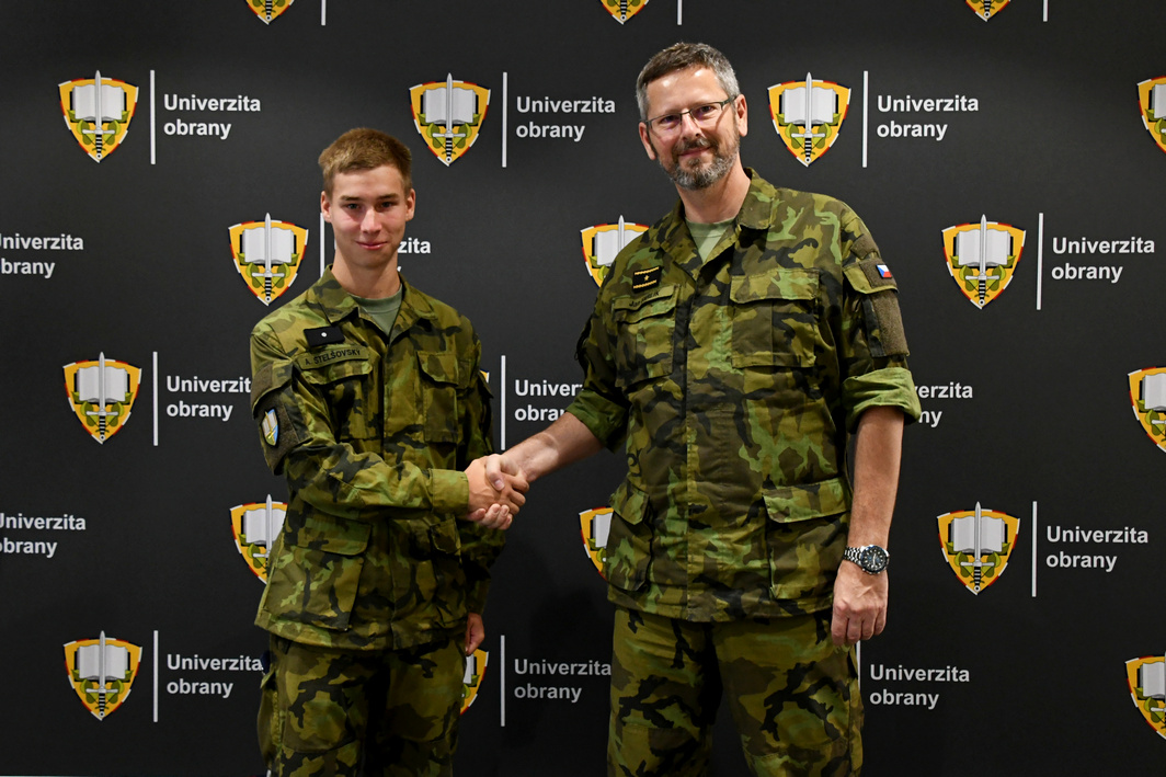Přečtete si více ze článku Rector-Commandant Welcomes Bronze Medal Pilot from the World Championship