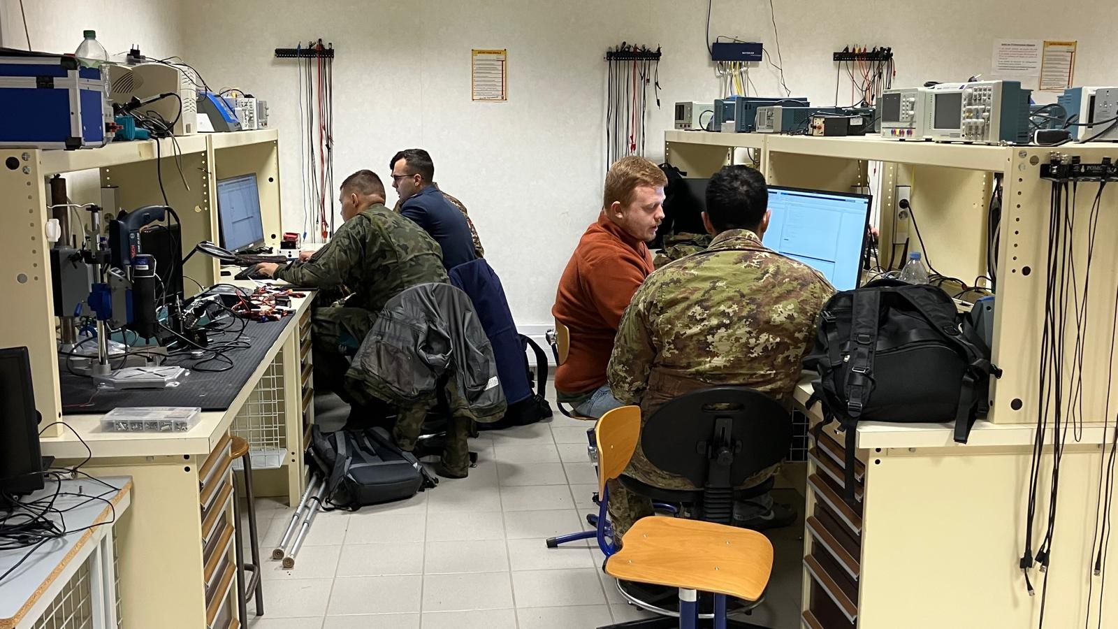 Právě si prohlížíte Studenti Univerzity obrany absolvovali robotický kurz ve Francii