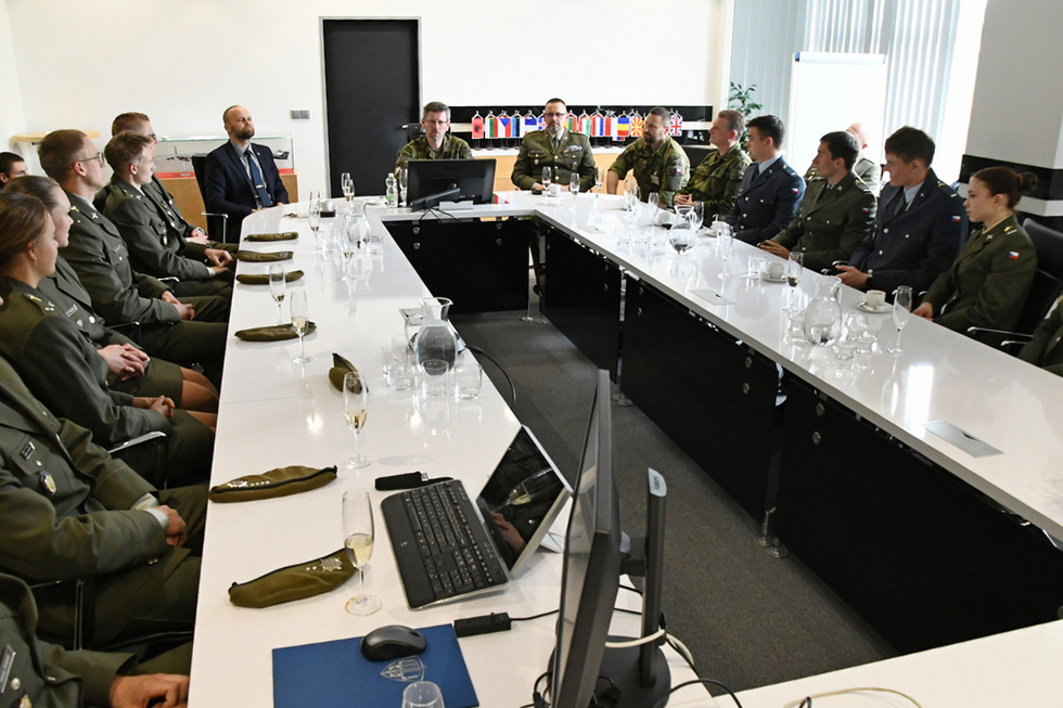 Přečtete si více ze článku Rektor-velitel přijal úspěšné reprezentanty