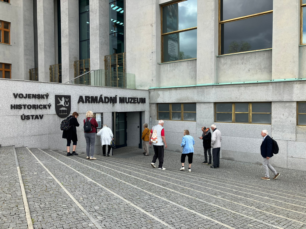 Přečtete si více ze článku Exkurze seniorů do Armádního muzea Žižkov